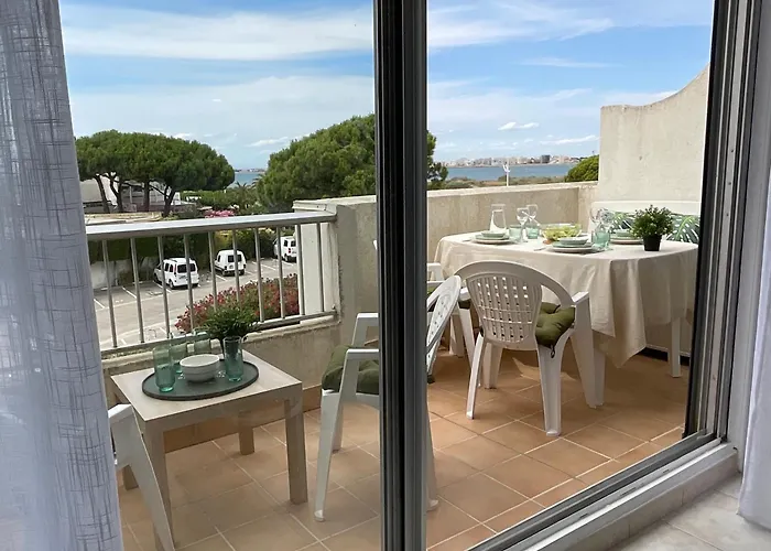 Studio Le Vue Mer Acces Direct A La Plage Parking Prive Clim Belle Terrasse