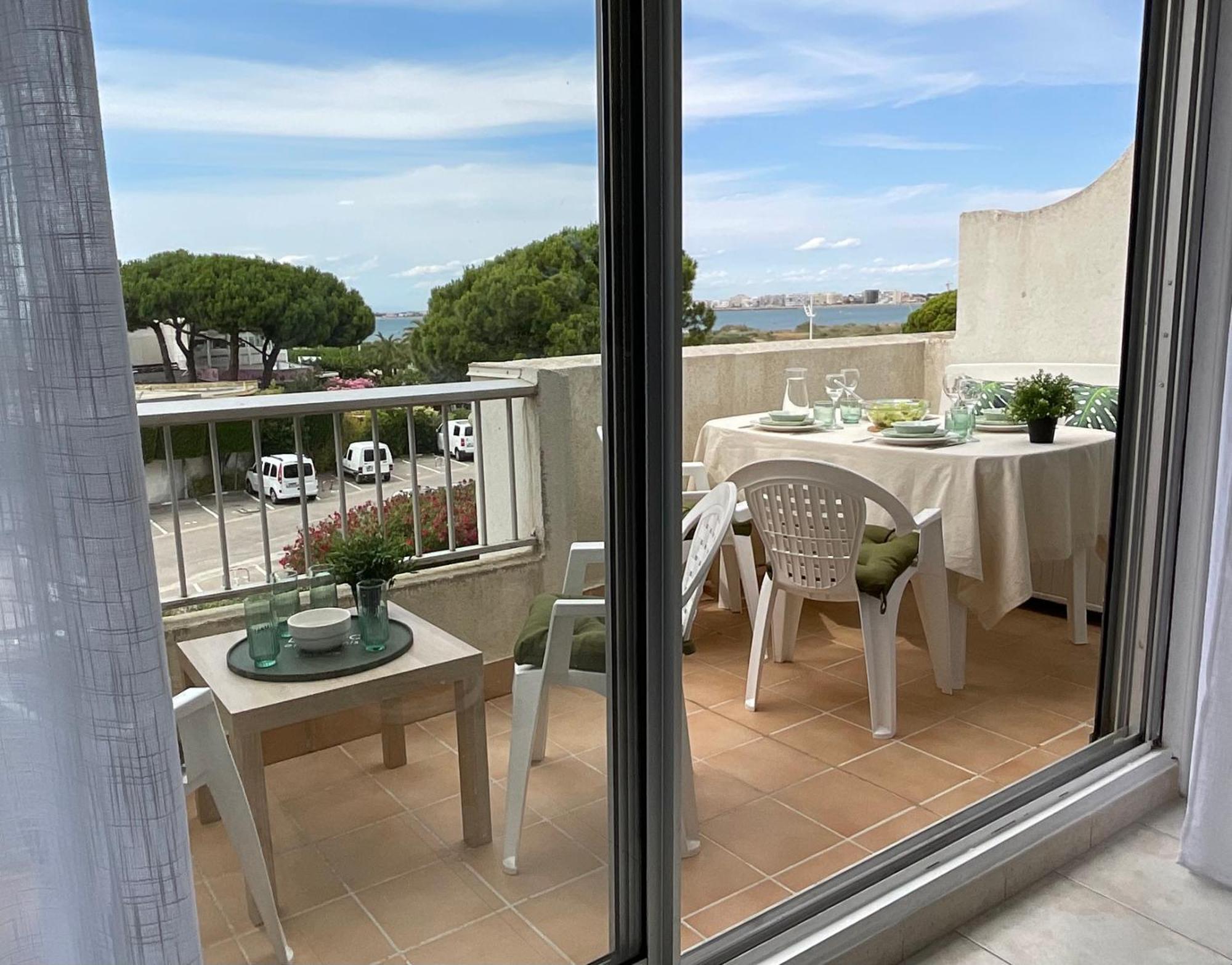Le Vue Acces Direct A La Parking Prive Clim Belle Terrasse Apartment Le Grau-du-Roi